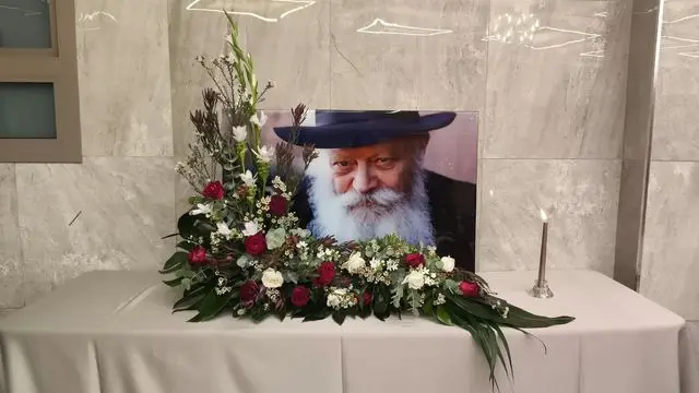תמונת הרבי מליובאוויטש מודפסת ותלויה בבית לקוח – דוגמה 13